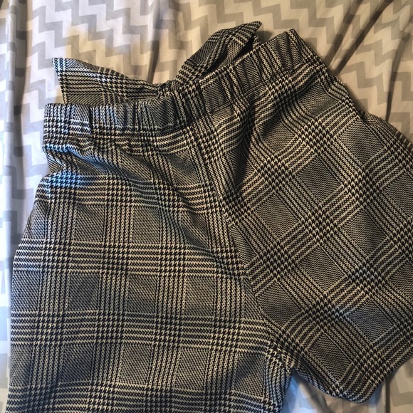 (L) Plaid Shorts - Picture 2 of 2
